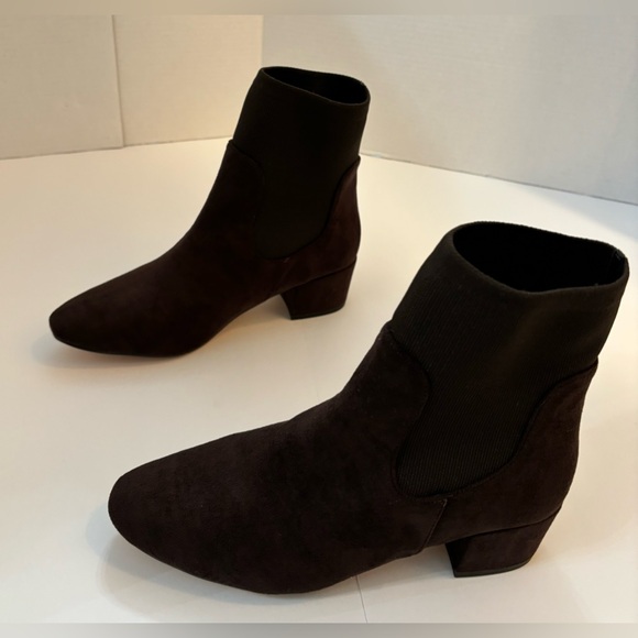 Cushionaire Women Brown Romi Block Heel Slip-On Ankle Boots Size 8 Fall Winter - Picture 5 of 15